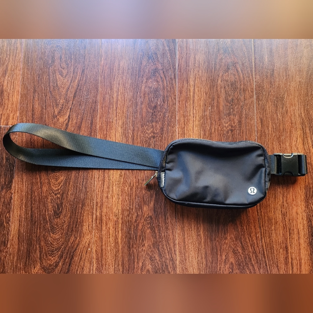 Lululemon Everywhere Belt Bag 1L